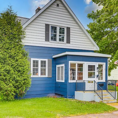 Ontonagon Home With Fire Pit - Steps To Beach!